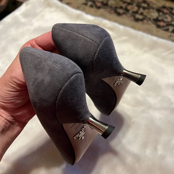 SOLD!!Sz 35.5 Prada Gray Suede Leather Pointy Toe Kitten Heels - Picture 9 of 15
